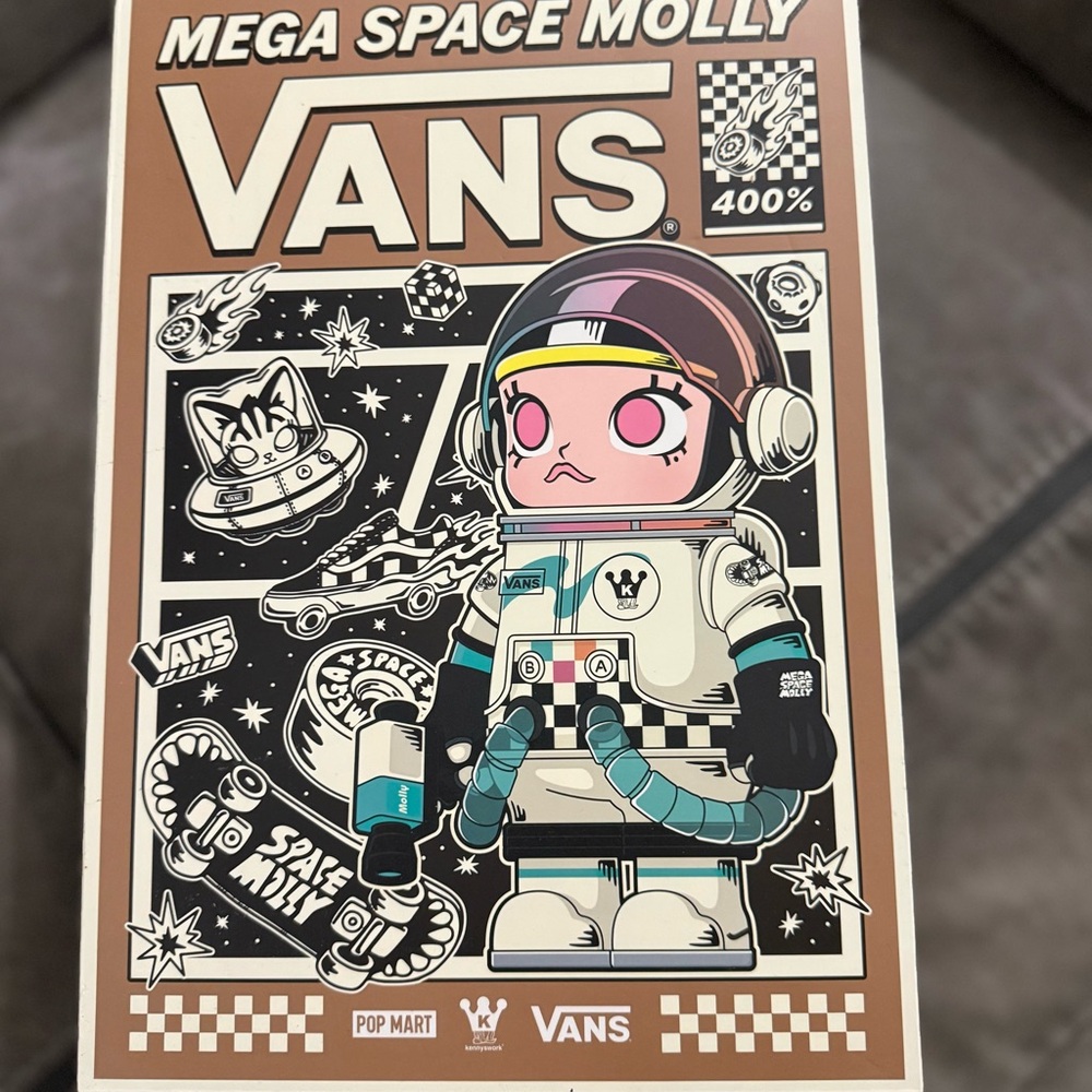 Vans Mega Space Molly Collectible Figure 400%